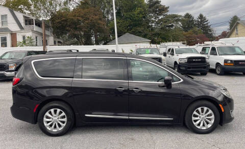 2017 Chrysler Pacifica Touring-L