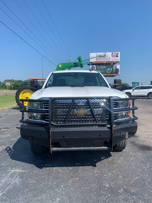 2018 Chevrolet Silverado 2500HD Work Truck photo 3