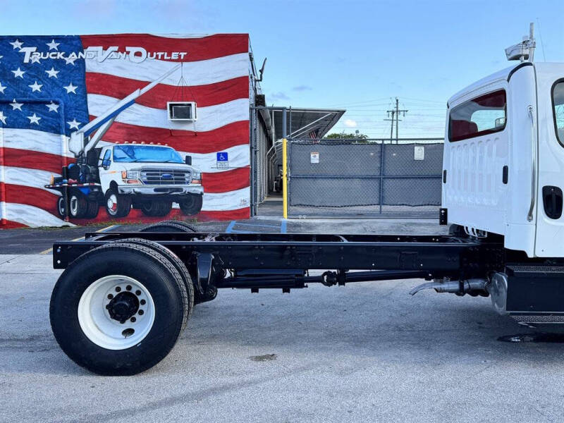 2018 Freightliner M2 106