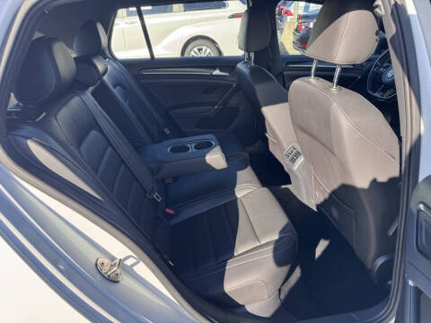 2016 Volkswagen Golf R 4Motion