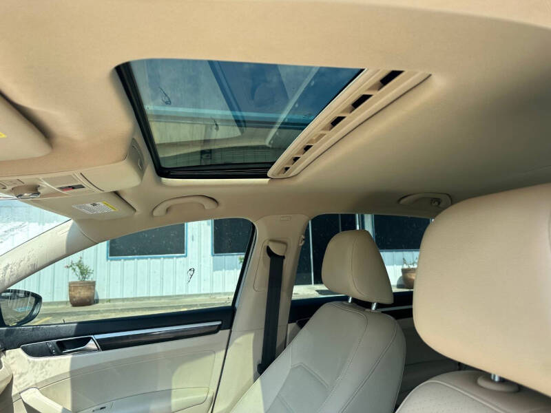 2019 Volkswagen Passat SE R-Line