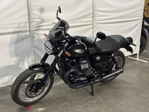 2022 Moto Guzzi V7 Stone