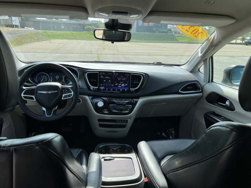 2023 Chrysler Pacifica Touring L