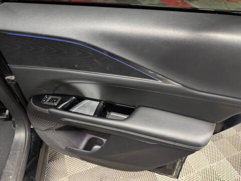 2024 Cadillac LYRIQ Luxury 1