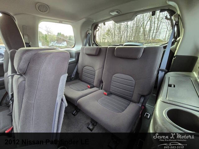 2012 Nissan Pathfinder LE
