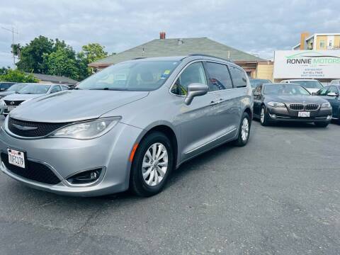 2017 Chrysler Pacifica for sale at Ronnie Motors LLC in San Jose CA