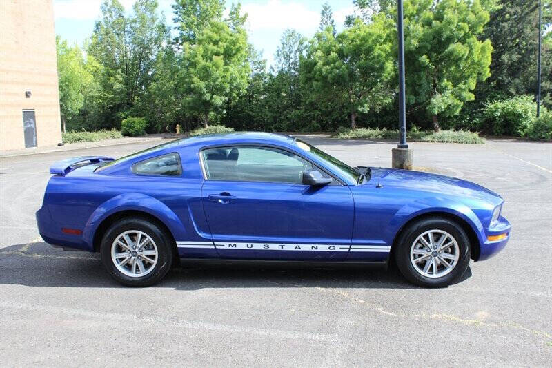 2005 Ford Mustang V6 Deluxe