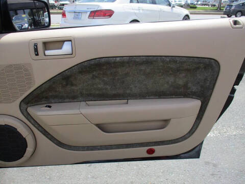 2006 Ford Mustang V6 Deluxe