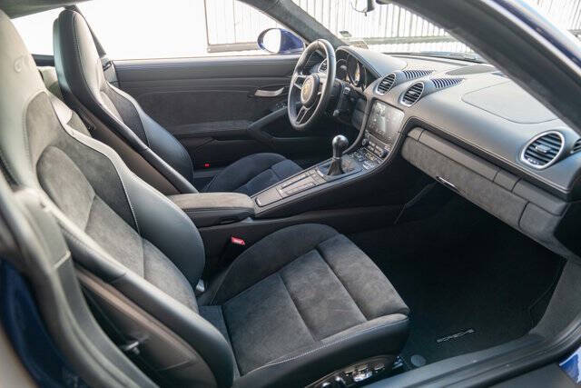 2020 Porsche 718 Cayman 24