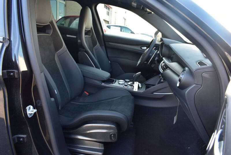 2024 Alfa Romeo Stelvio Quadrifoglio