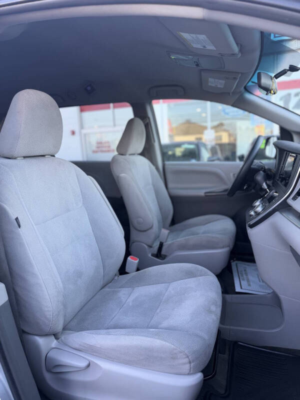 2016 Toyota Sienna L 7-Passenger