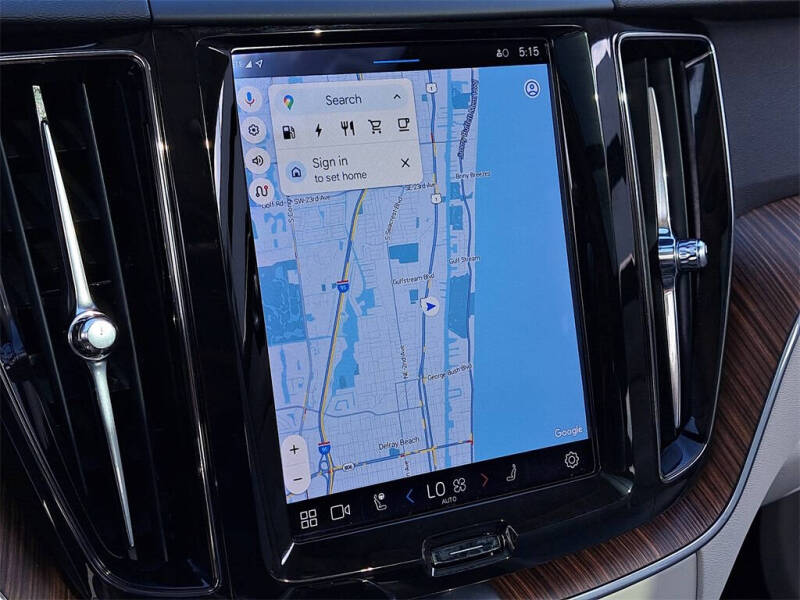 2022 Volvo XC60 Recharge T8 Inscription Expression