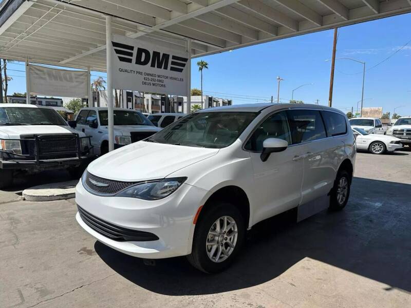 2017 Chrysler Pacifica for sale at Ditat Deus Automotive in Mesa AZ