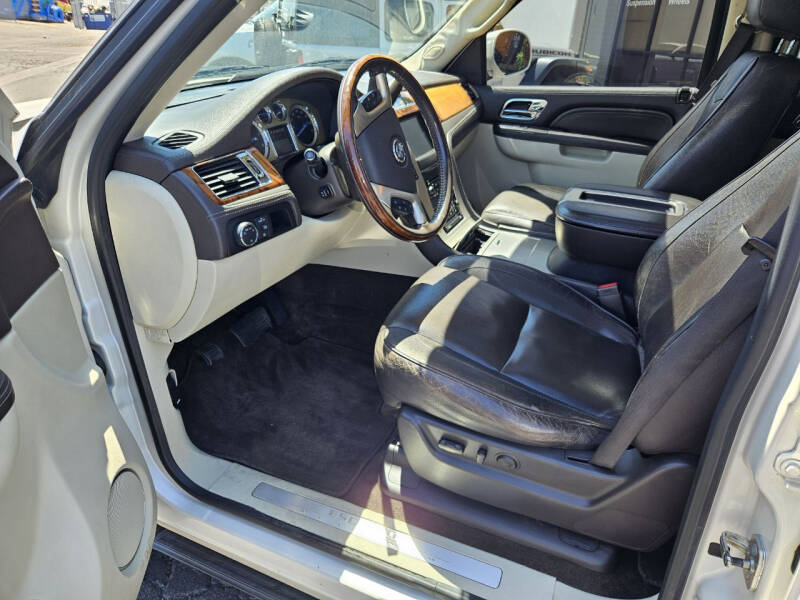 2011 Cadillac Escalade Platinum Edition