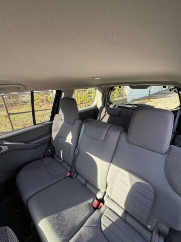 2012 Nissan Pathfinder LE