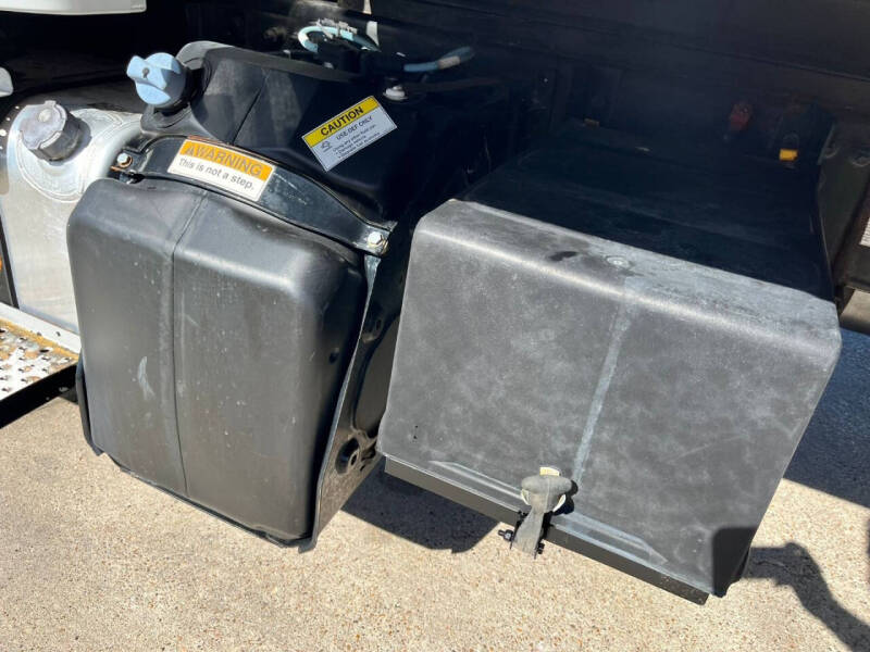 2013 Freightliner M2 106