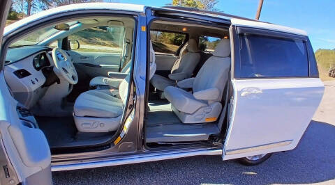 2011 Toyota Sienna LE 7-Passenger