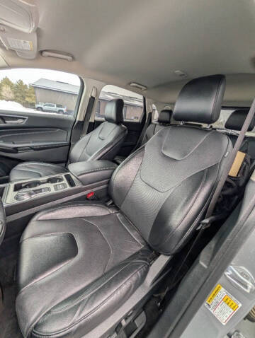 2022 Ford Edge Titanium