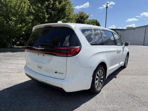2022 Chrysler Pacifica Hybrid Touring L