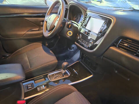 2019 Mitsubishi Outlander ES