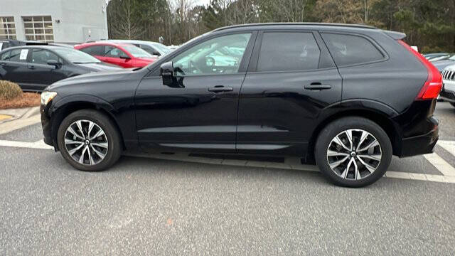 2024 Volvo XC60 B5 Core Dark Theme