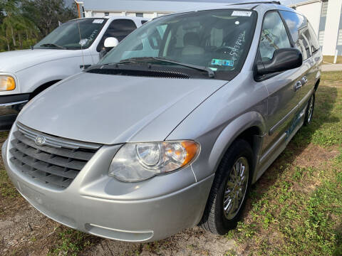 2007 Chrysler Town and Country for sale at EXECUTIVE CAR SALES LLC in North Fort Myers FL