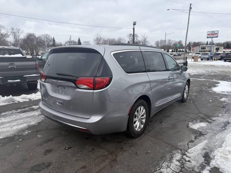 2017 Chrysler Pacifica Touring-L