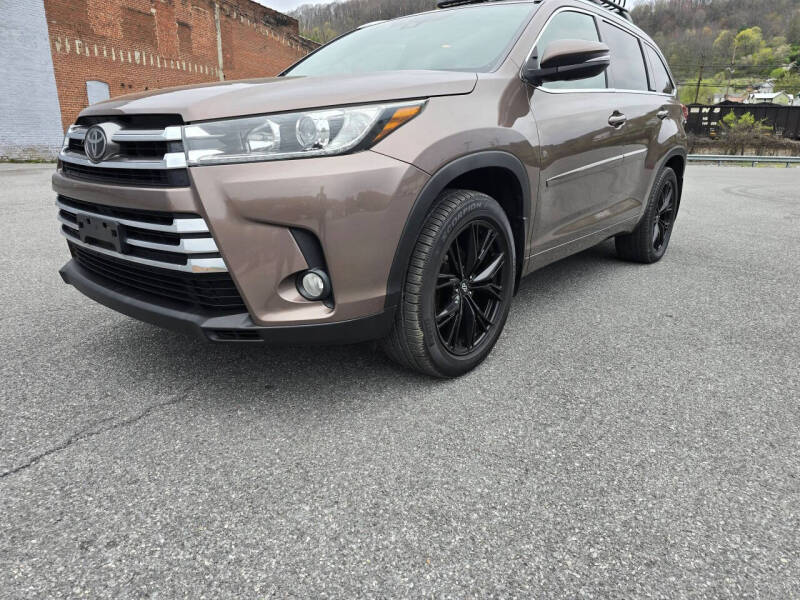 2017 Toyota Highlander Limited's photo