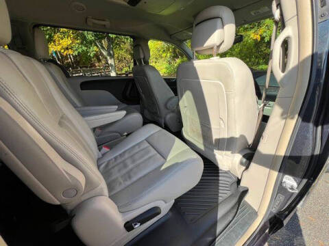 2013 Chrysler Town and Country Touring