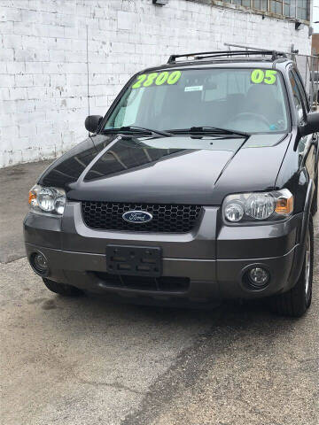 2005 Ford Escape for sale at Square Business Automotive in Milwaukee WI