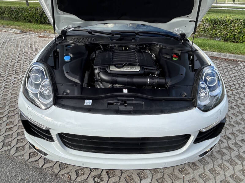 2017 Porsche Cayenne Platinum Edition