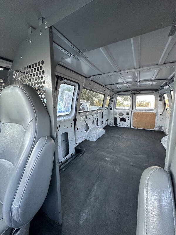 2004 Ford E-Super Duty