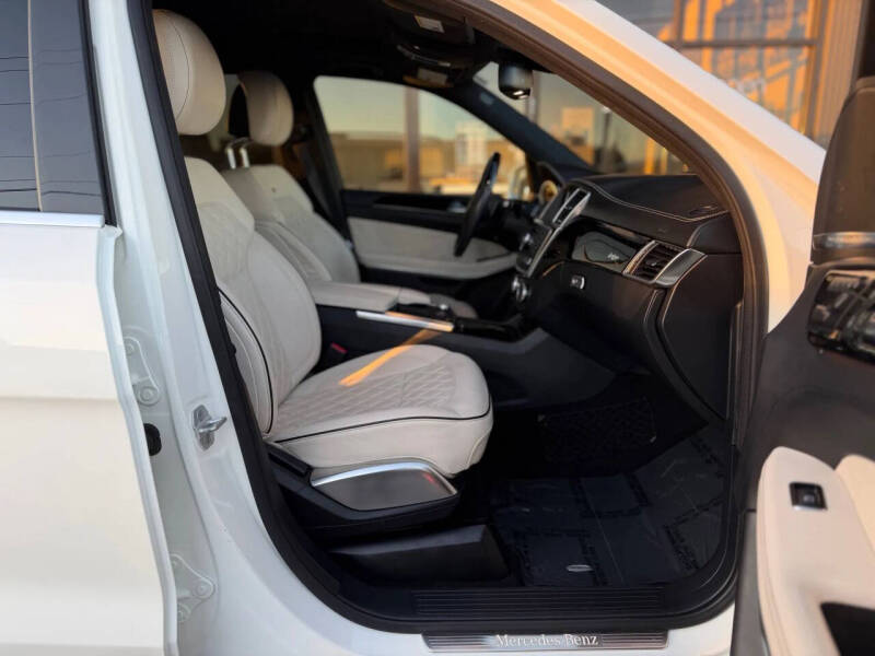 2015 Mercedes-Benz GL-Class GL 550 4MATIC