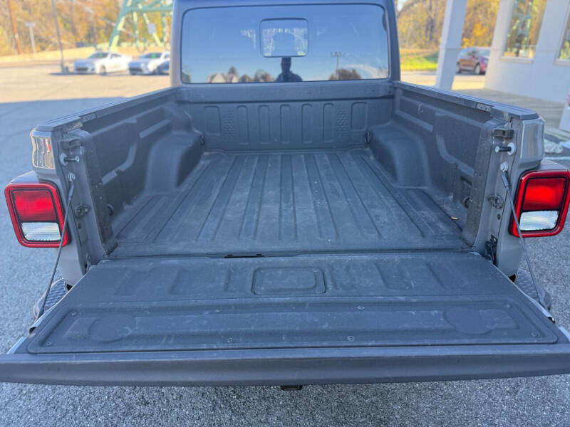 2022 Jeep Gladiator Sport