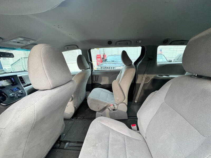 2017 Toyota Sienna L 7-Passenger