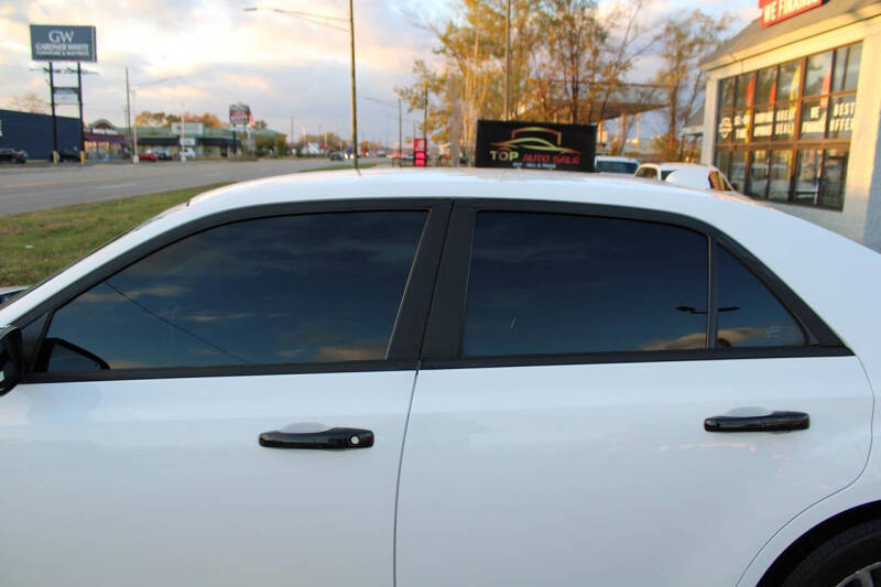 2017 Chrysler 300 Limited