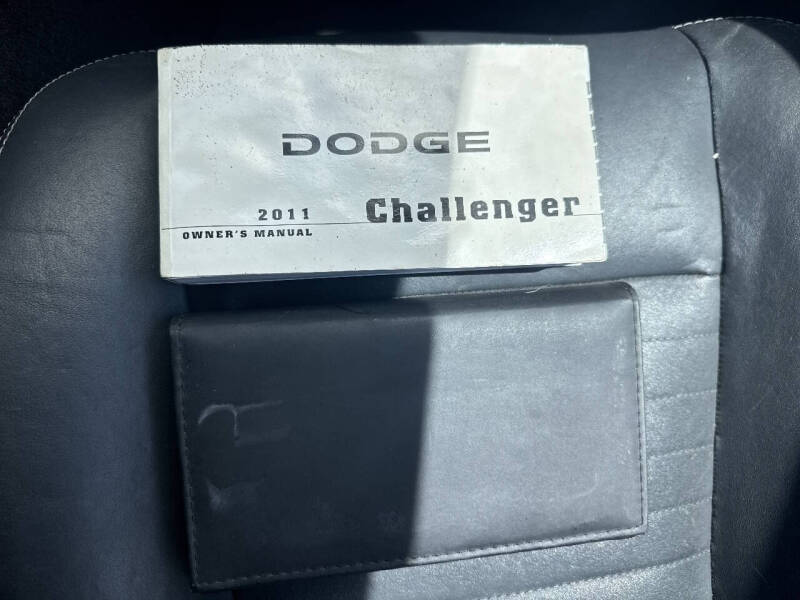 2011 Dodge Challenger SE