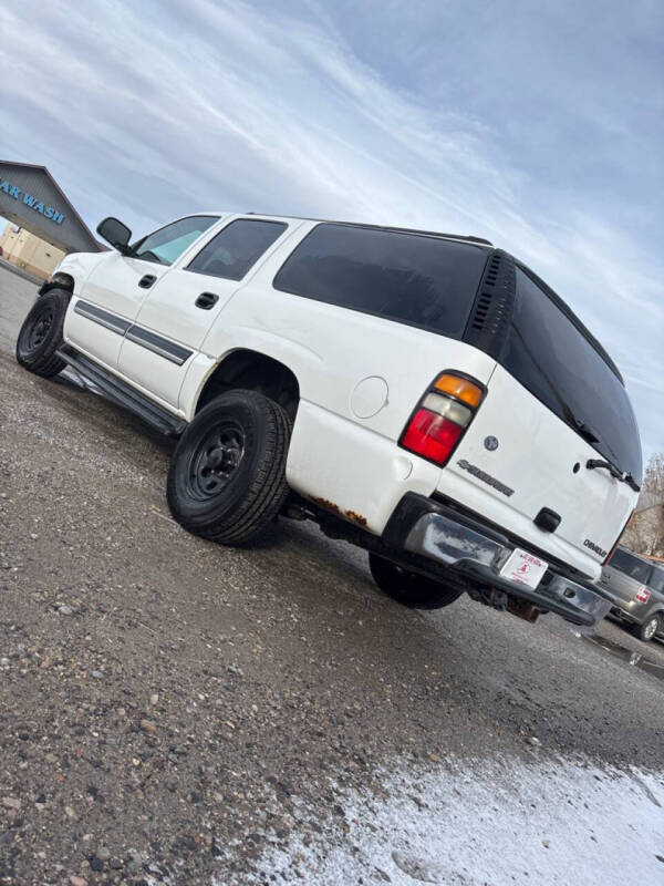 2005 Chevrolet Suburban LS photo 5