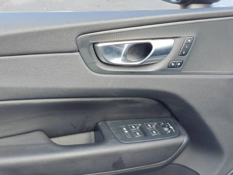 2025 Volvo XC60 B5 Plus Dark Theme