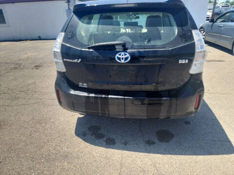 2014 Toyota Prius v Two