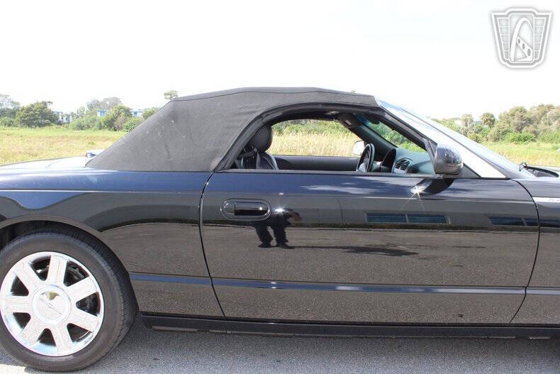 2005 Ford Thunderbird Deluxe