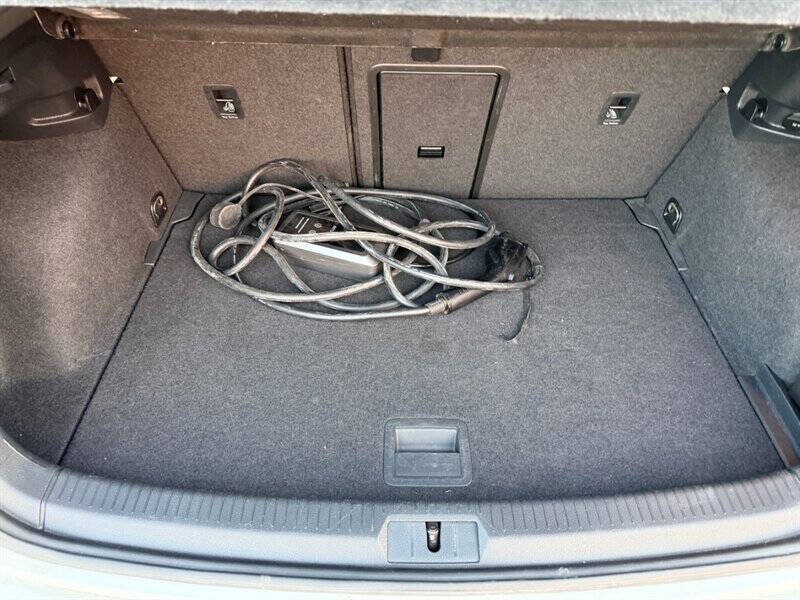 2017 Volkswagen e-Golf SE