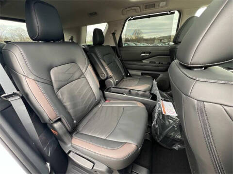 2025 Nissan Pathfinder Platinum