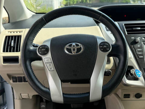 2013 Toyota Prius v Five
