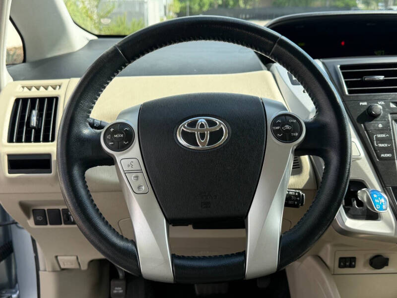 2013 Toyota Prius v Five
