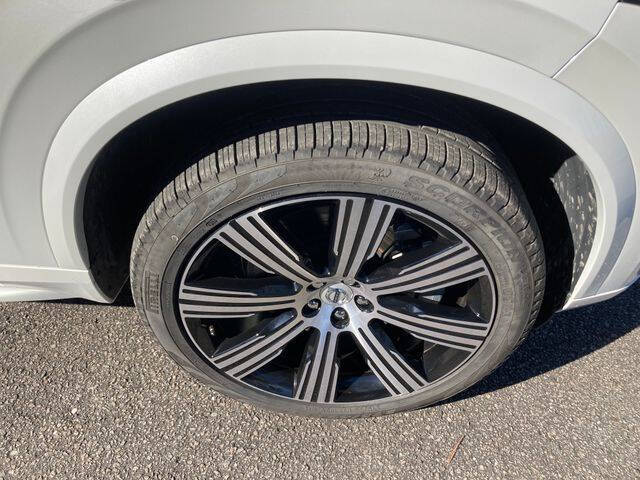 2025 Volvo XC90 T8 Core Bright Theme