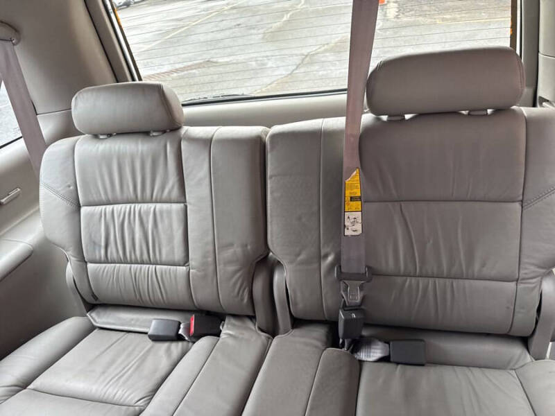 2004 Toyota Sequoia SR5