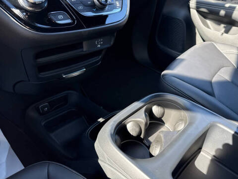 2026 Chrysler Voyager LX