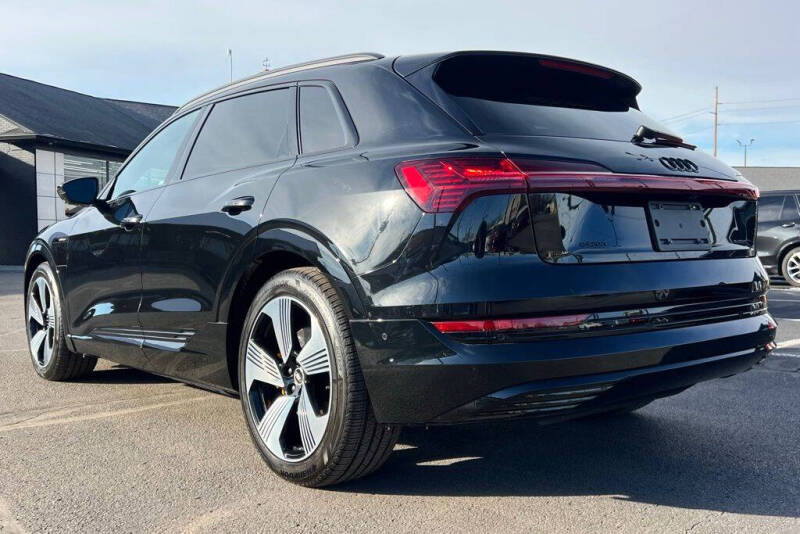 2023 Audi e-tron quattro Premium Plus