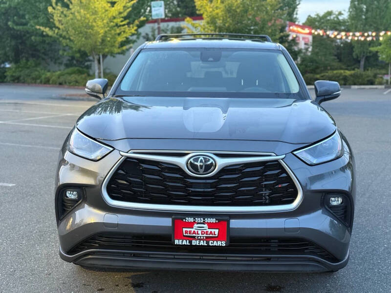 Used 2022 Toyota Highlander LE with VIN 5TDZZRAH5NS560543 for sale in Everett, WA